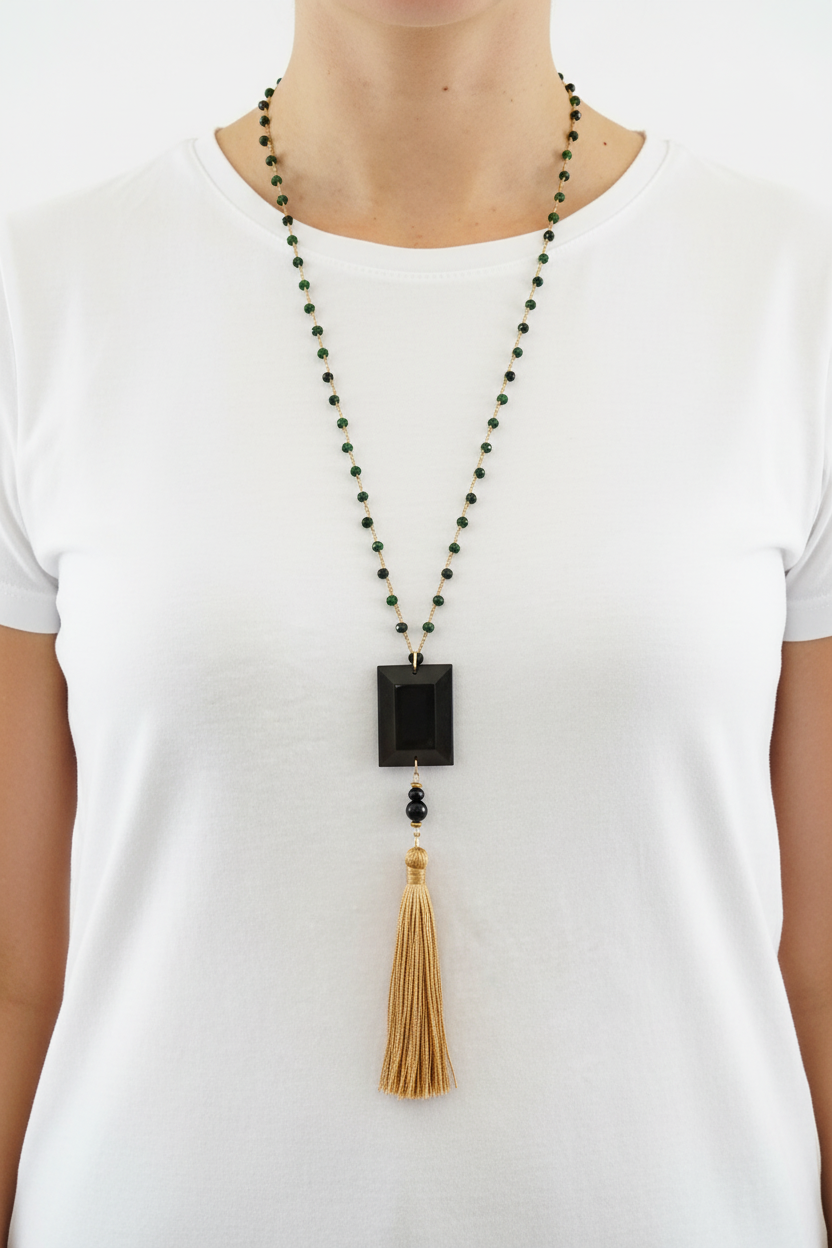 Collana con nappa e ciondolo