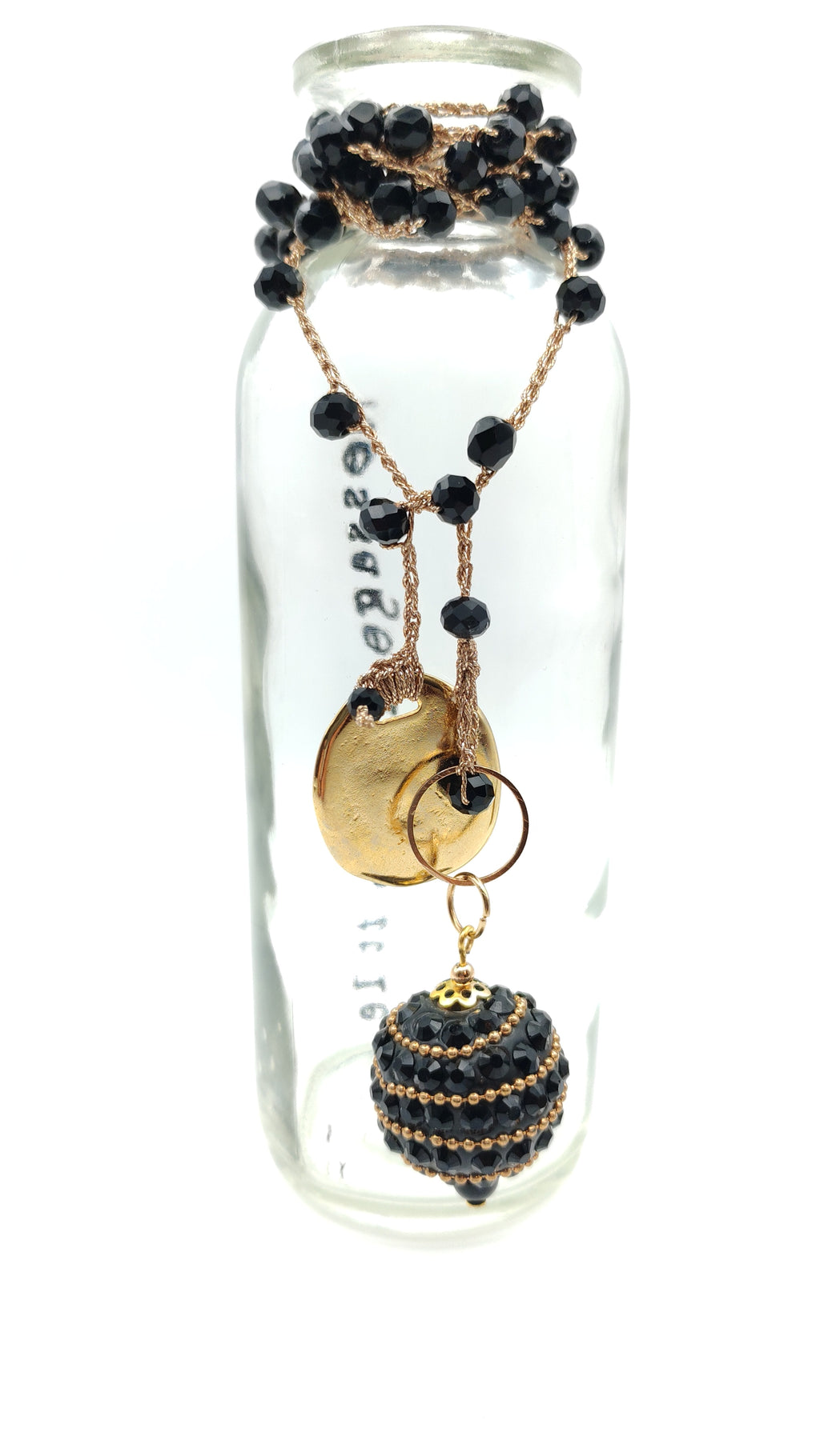 Collana nera con palla brillante