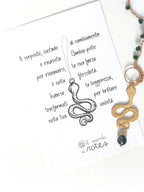 Collana verde con serpente, simbolo di cambiamento e rinascita