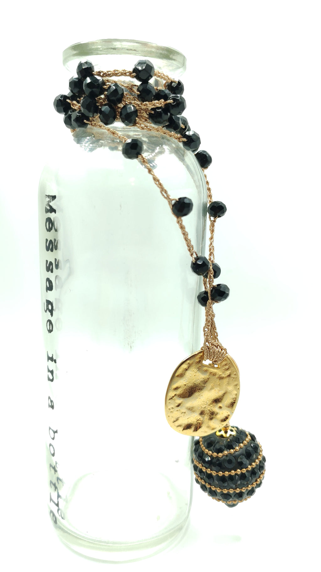 Collana nera con palla brillante