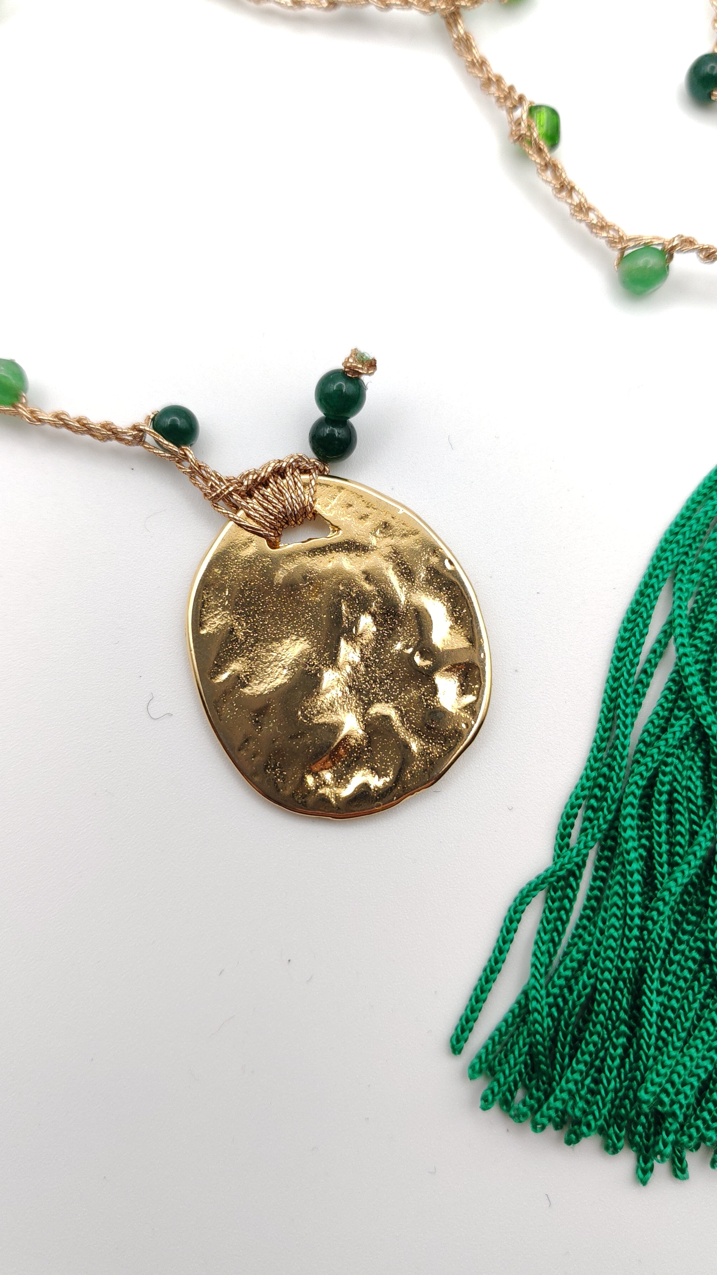 Collana verde con nappa