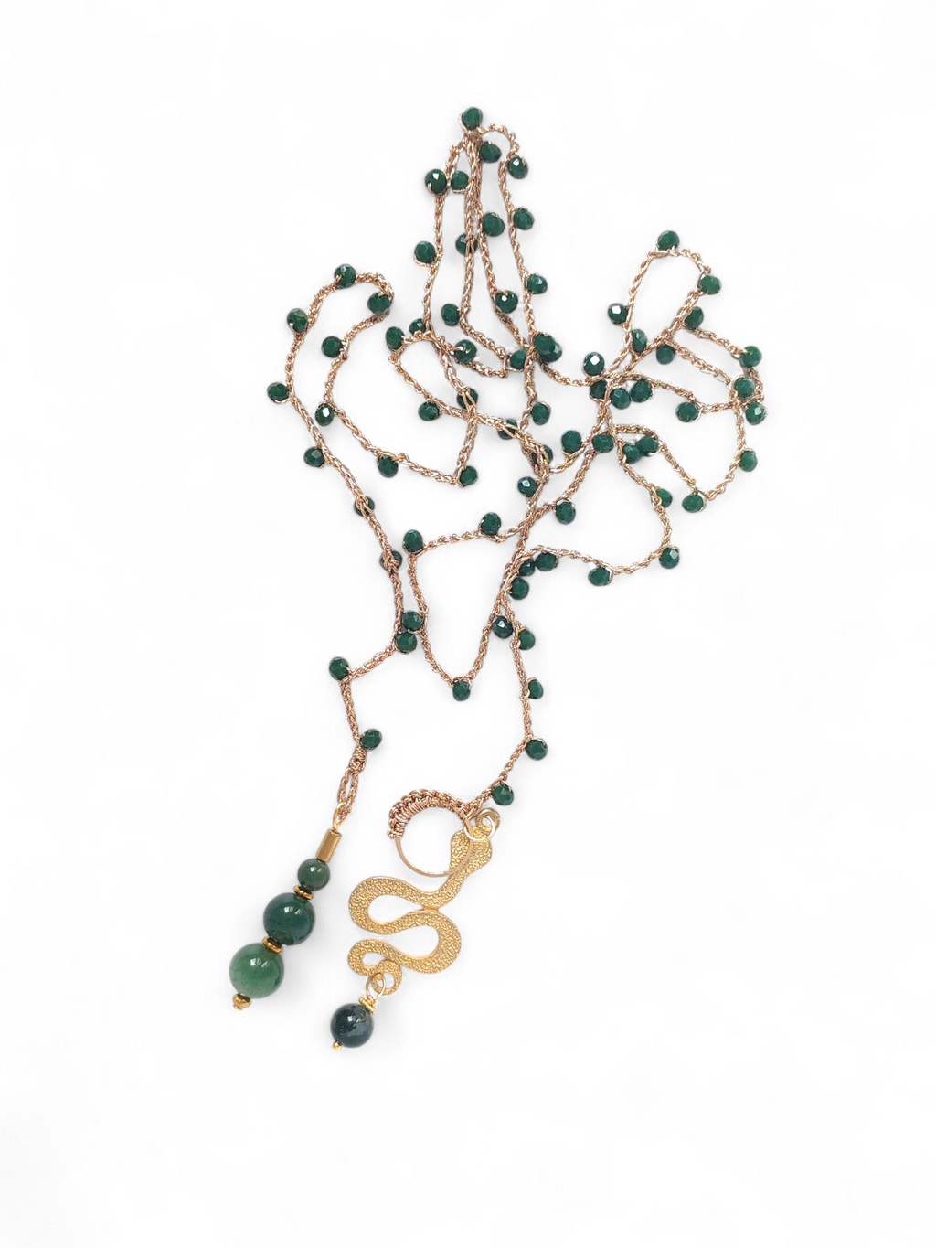 Collana verde con serpente, simbolo di cambiamento e rinascita