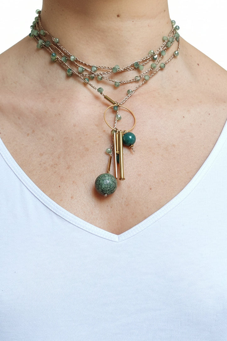 Collana verde con ciondolo