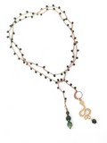 Collana verde con serpente, simbolo di cambiamento e rinascita