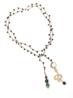 Collana verde con serpente, simbolo di cambiamento e rinascita