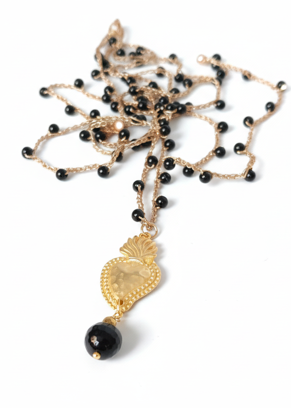 Collana cuore sacro pietre nere
