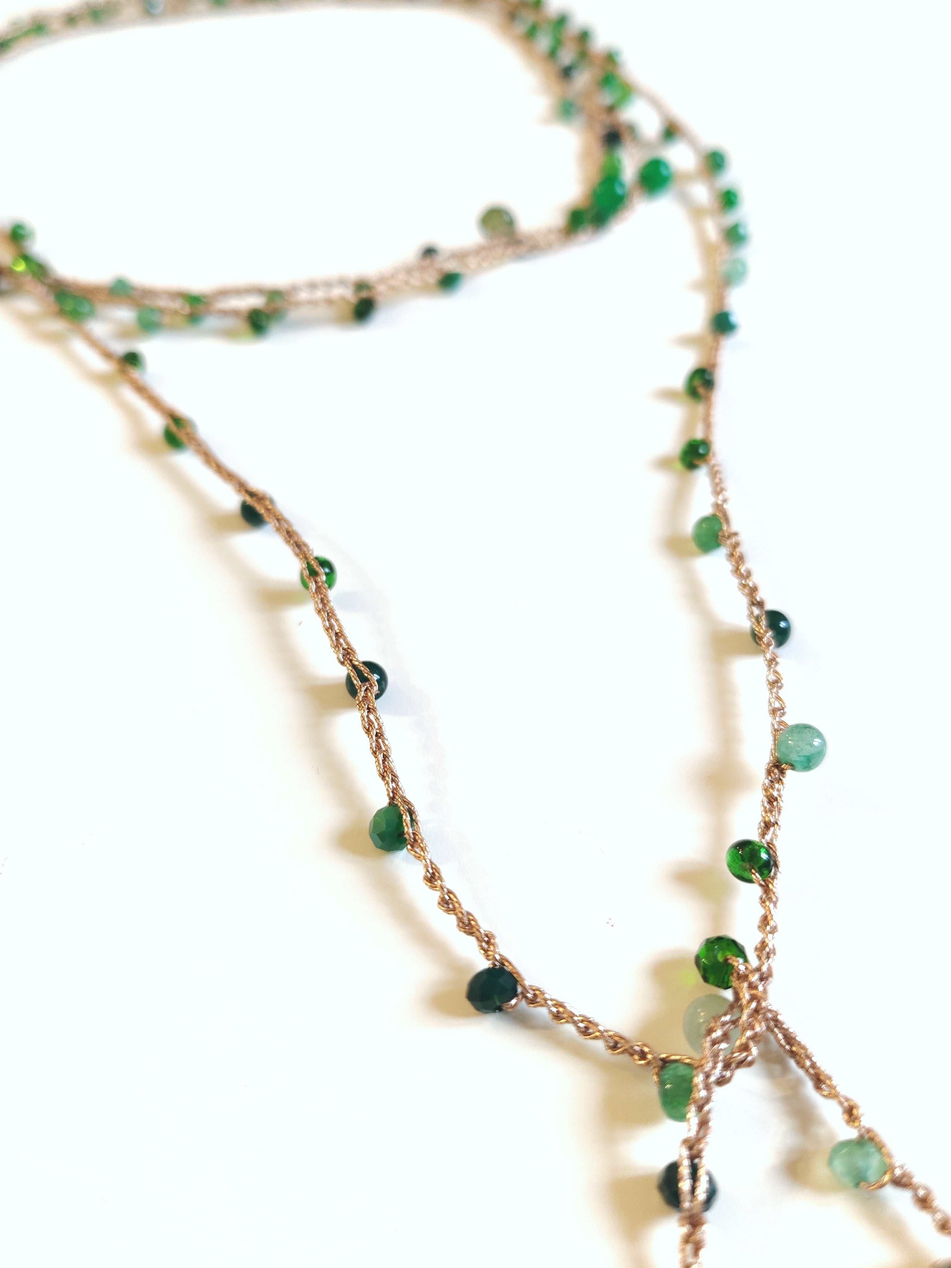 Collana verde con nappa