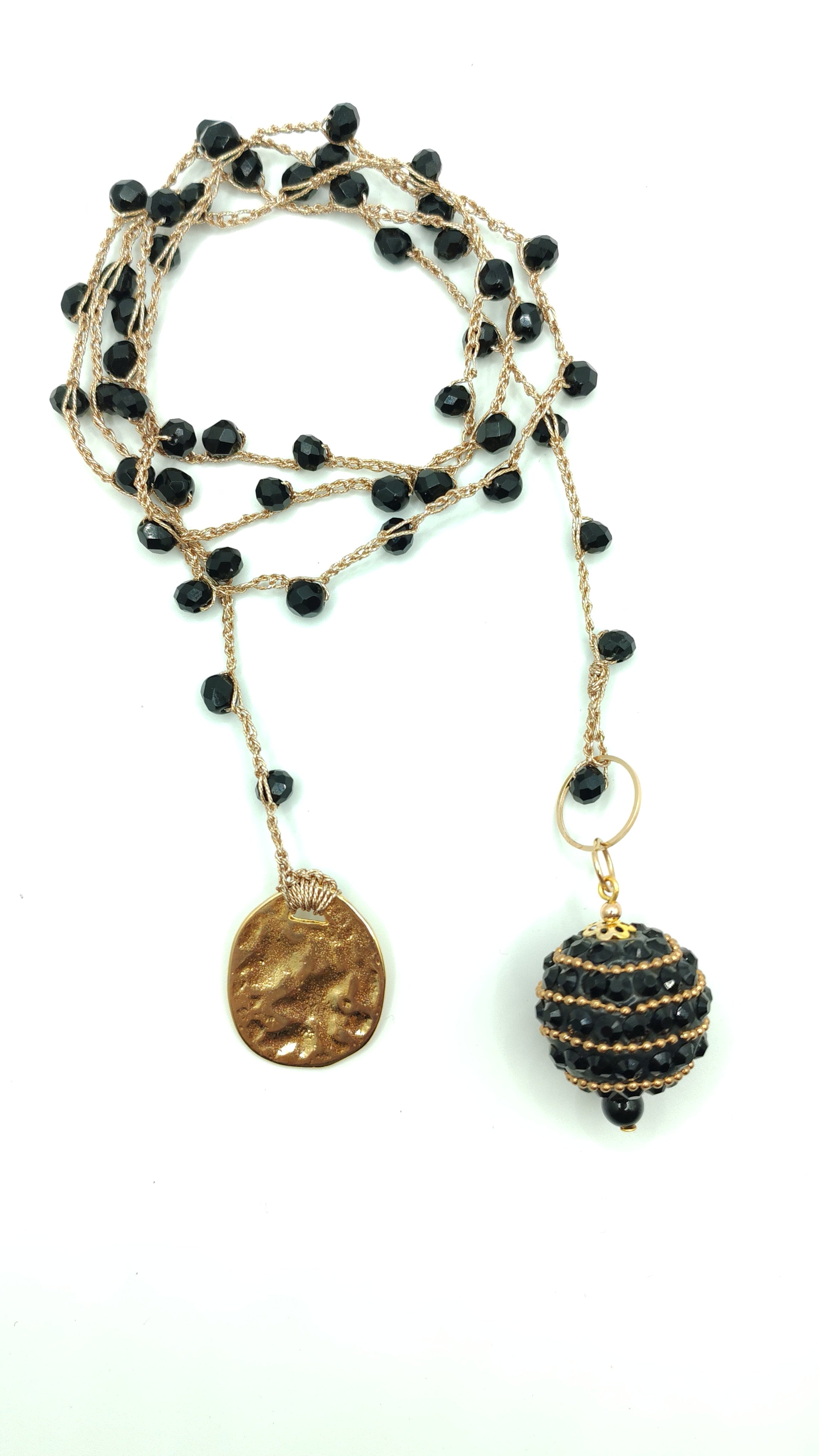 Collana nera con palla brillante
