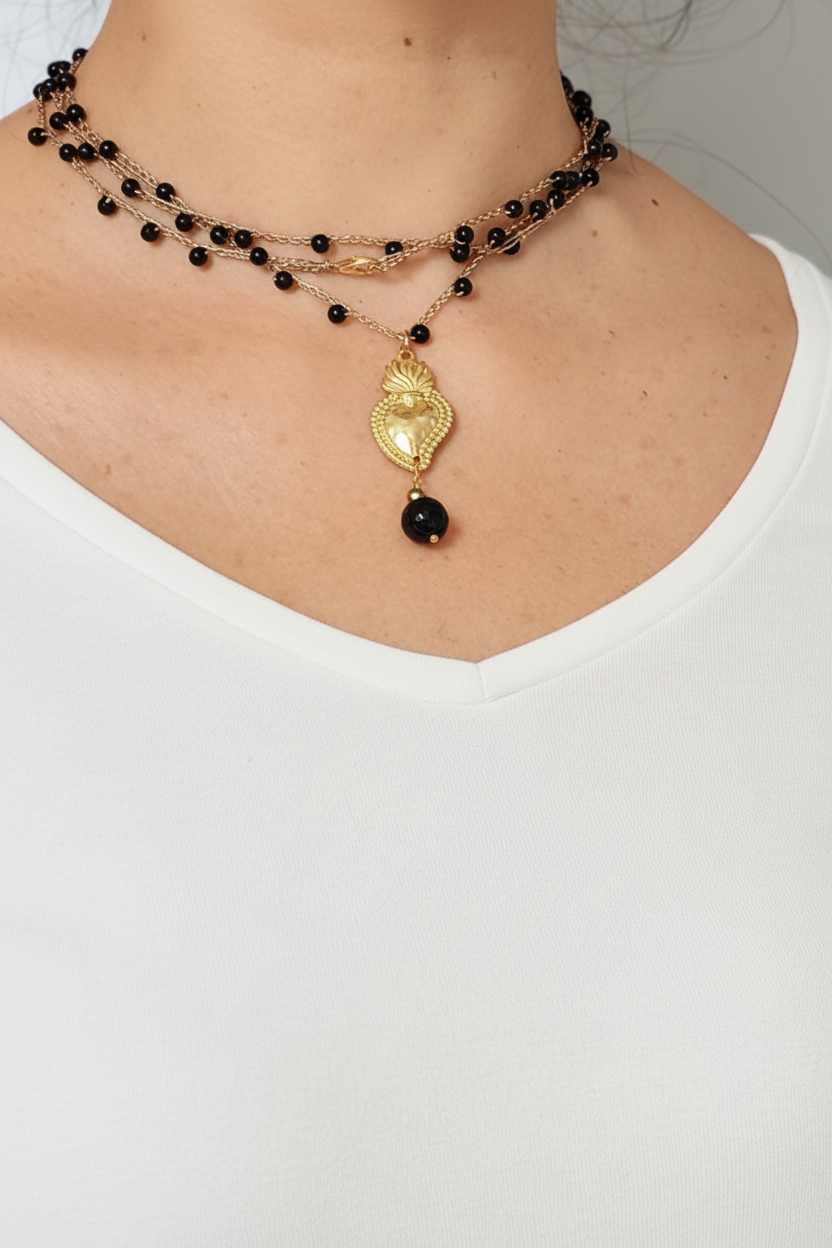 Collana cuore sacro pietre nere