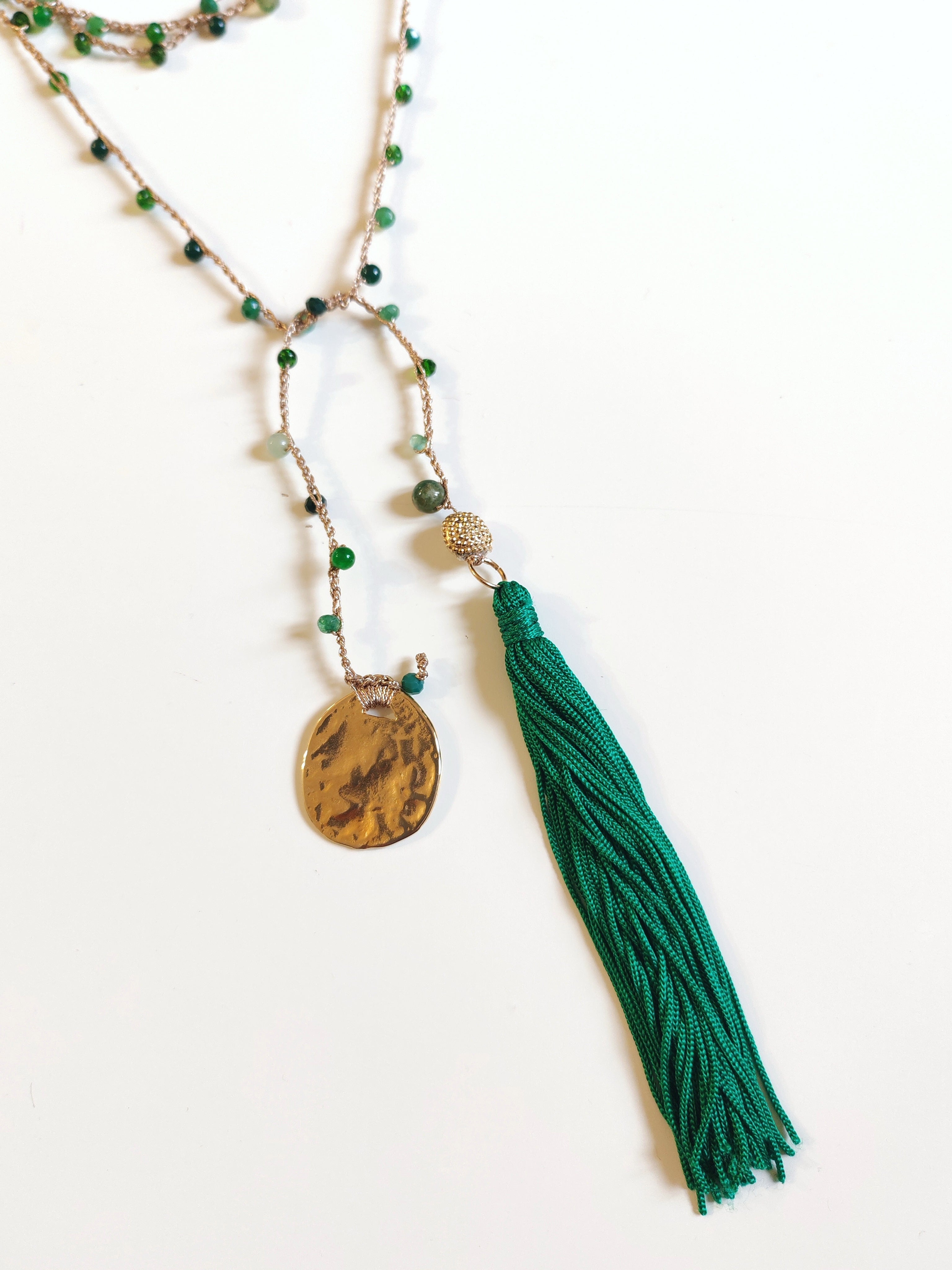 Collana verde con nappa