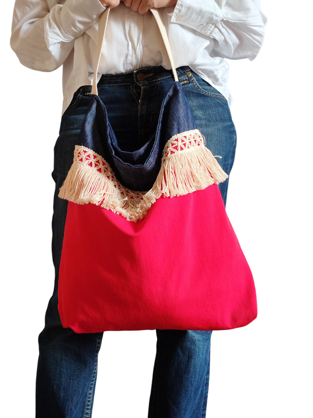 Borsa rossa e jeans