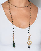 Collana verde con serpente, simbolo di cambiamento e rinascita