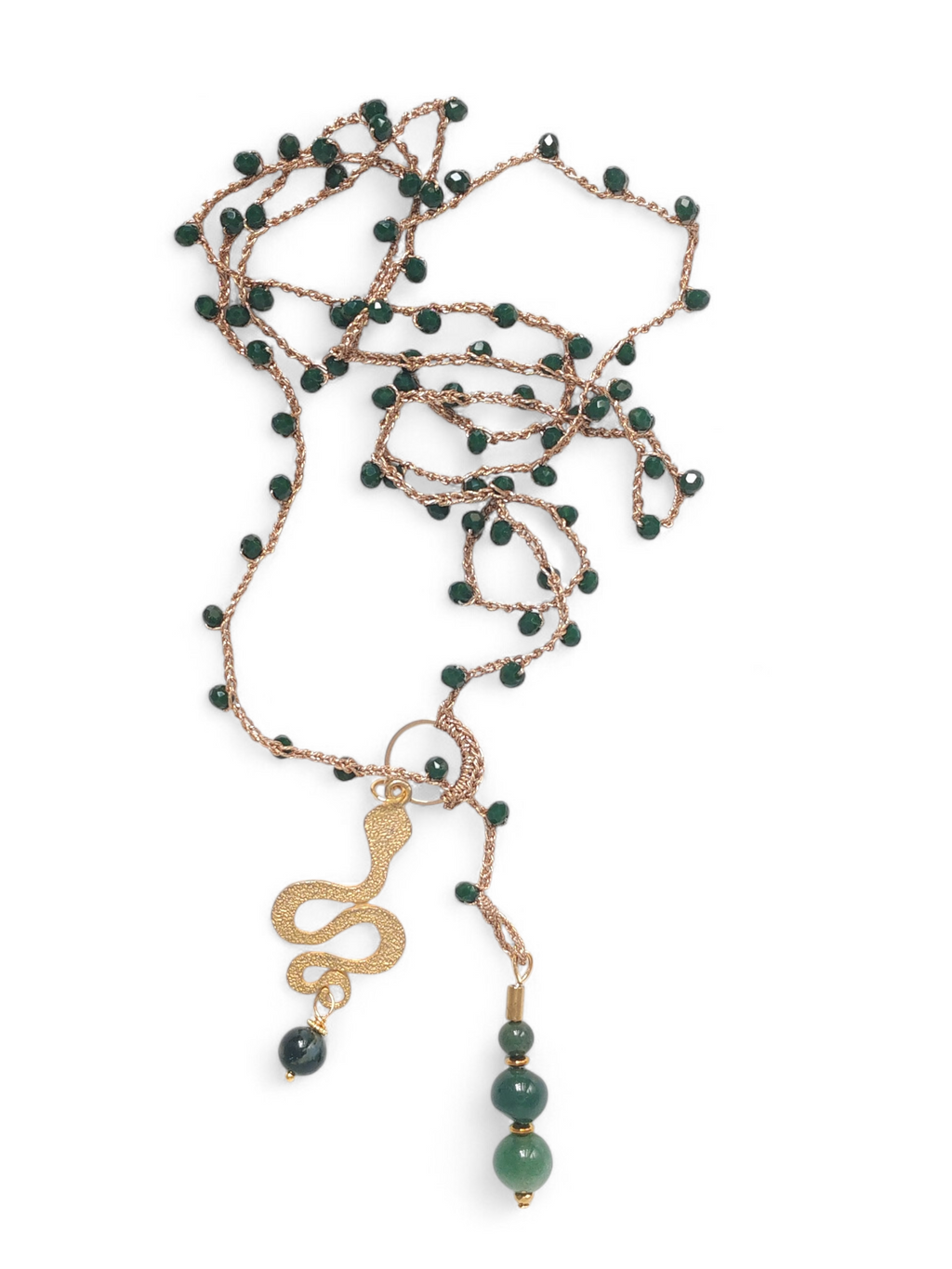 Collana verde con serpente, simbolo di cambiamento e rinascita