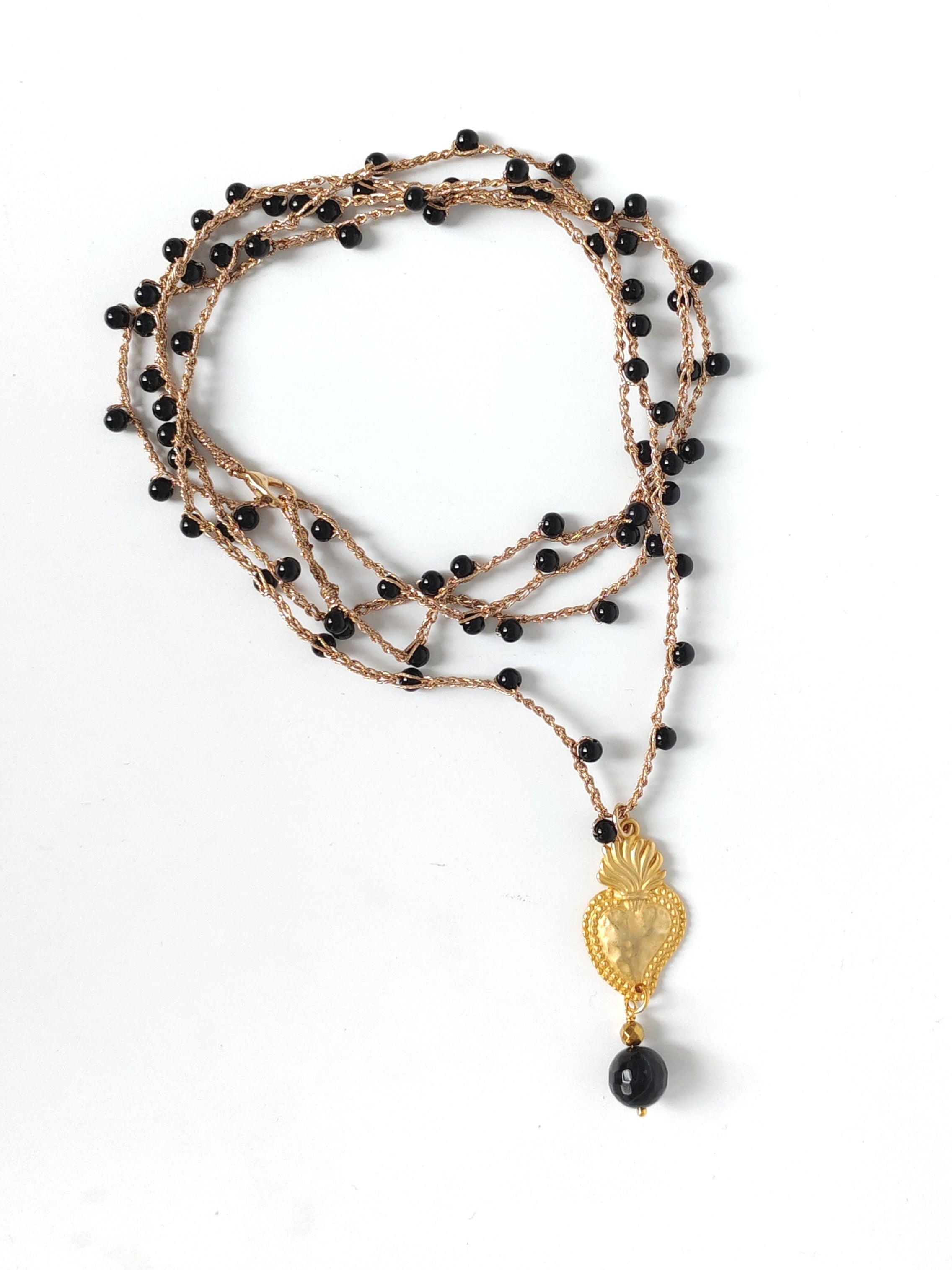 Collana cuore sacro pietre nere